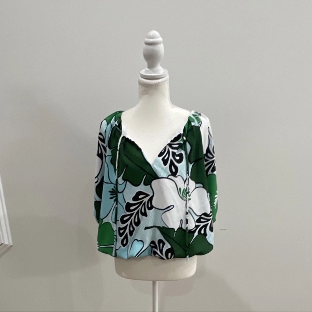 Ann Taylor Green and White Floral Blouse